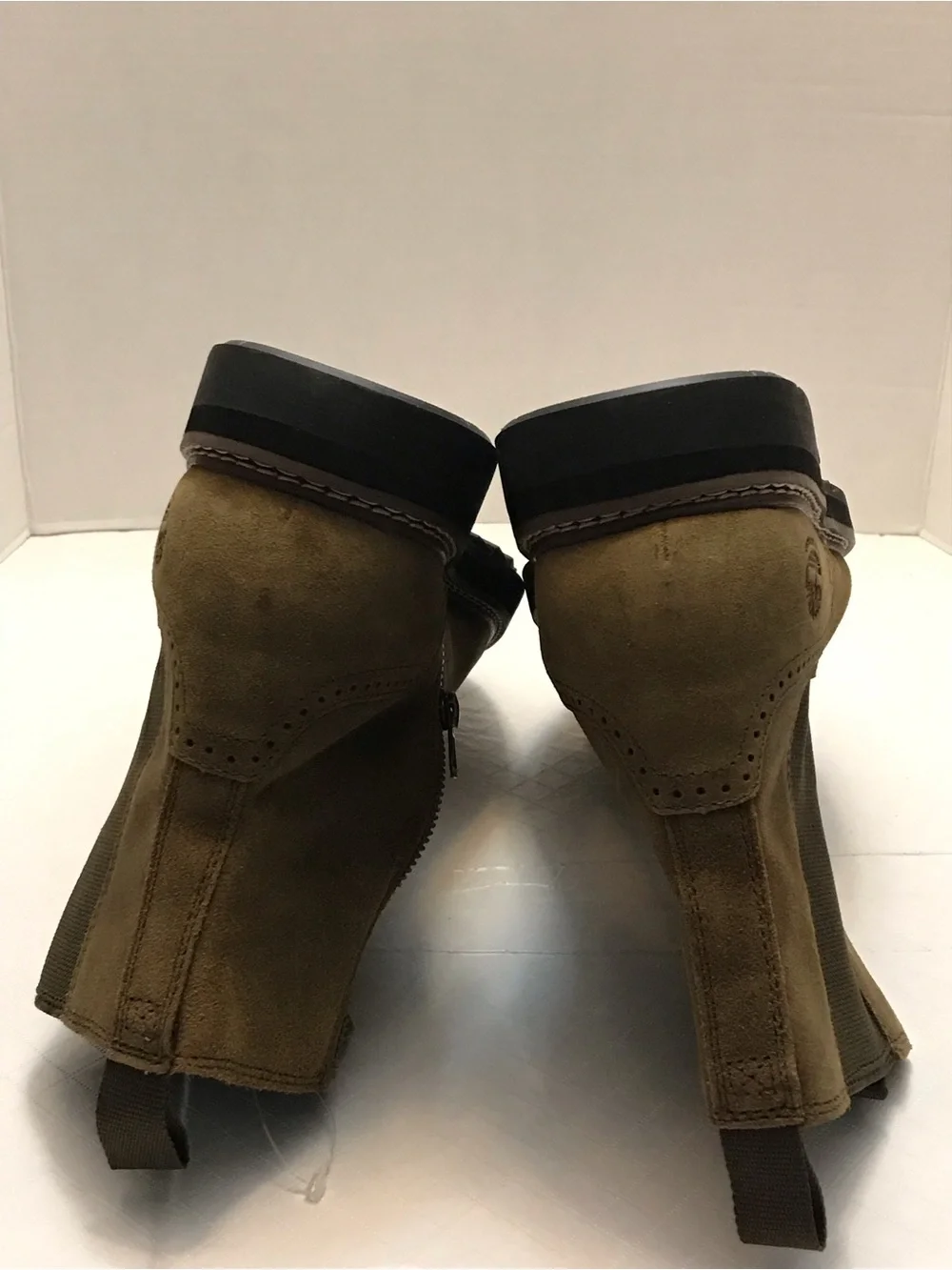 Timberland Men's Chukka Boots in Olive Green Suede